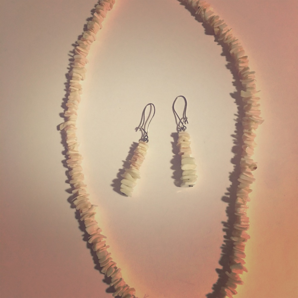 Shell necklace & Earrings